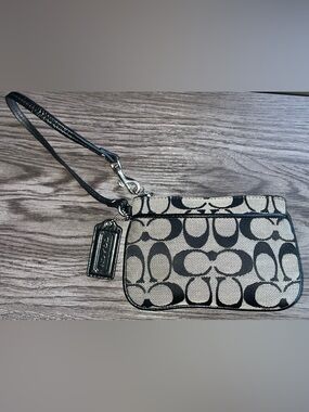 Coach Signature Wristlet Black Grey Jacquard Canvas Zip Pouch Hang Tag 6.25”L